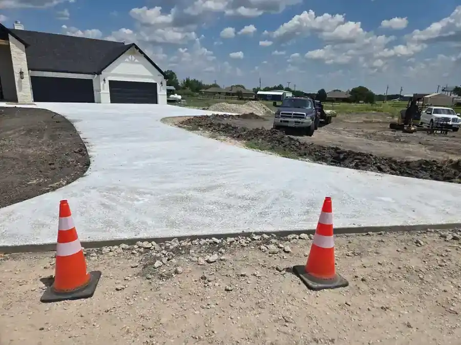 Curved driveway pour - Rockwall
